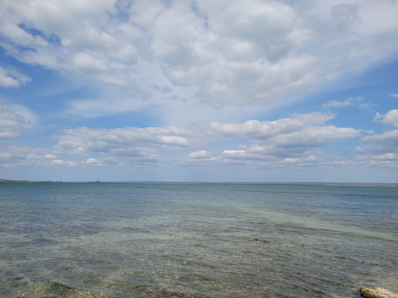 Пляж Донузлава: морской залив