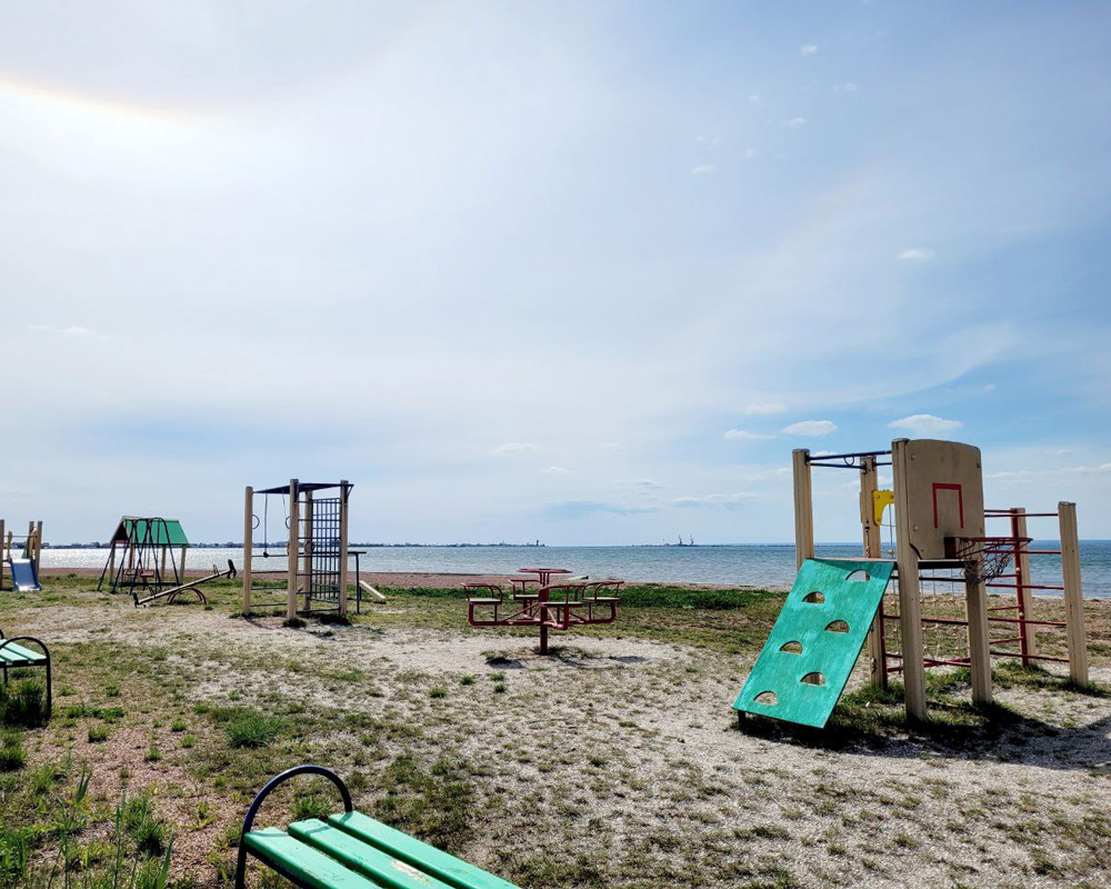 Пляж Донузлава: детская площадка