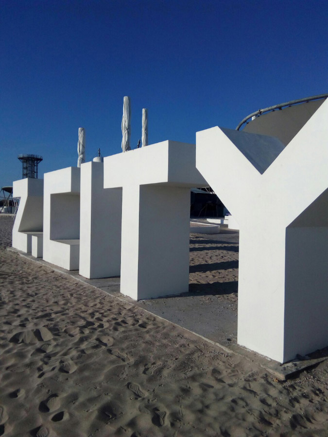 Что посетить рядом с Мирным: пляж Z-City