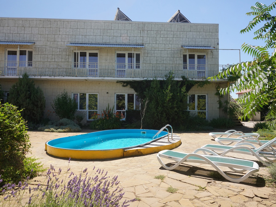 Где теплая вода в Крыму: отдых с бассейном 